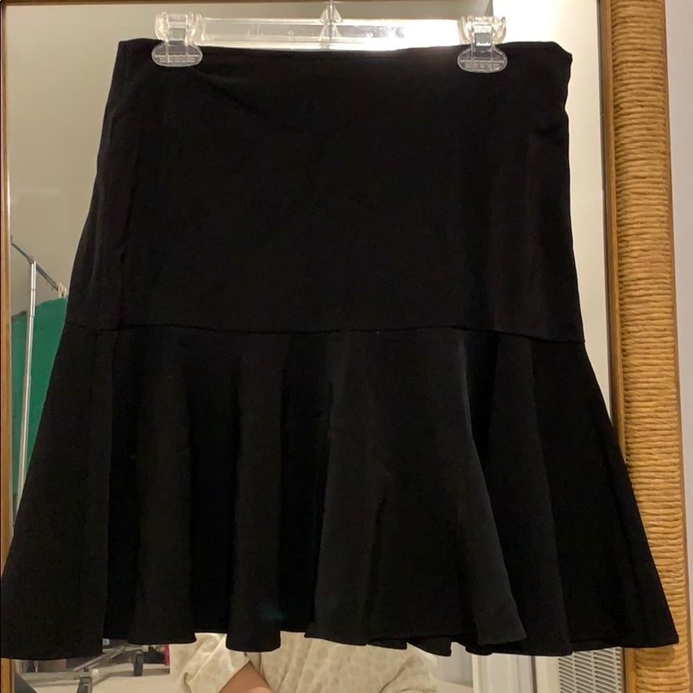 White House Black Market Flowy Skirt w/zip size 10